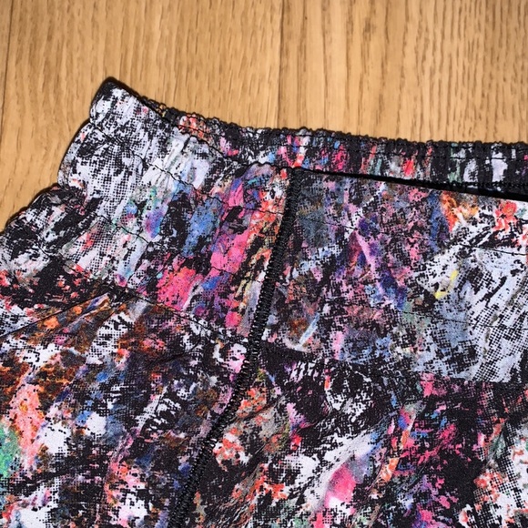 lululemon - athletic shorts - Picture 2 of 4